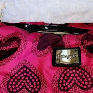 Betsy Johnson Betsyville heart purse
